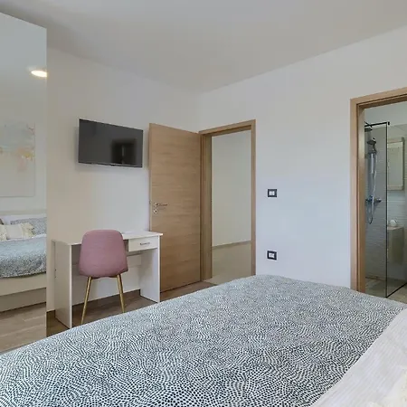 Amazing In With 4 Bedrooms *