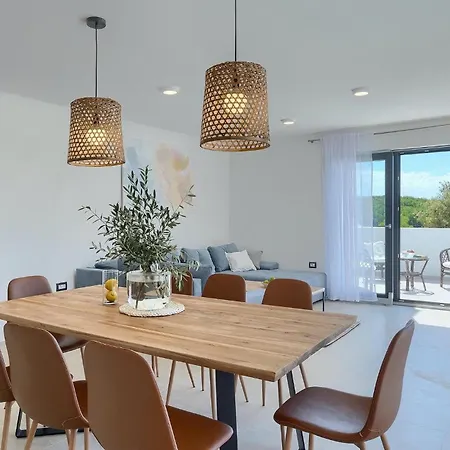 Amazing In With 4 Bedrooms