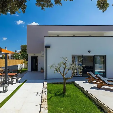 Amazing In With 4 Bedrooms 펜션 *