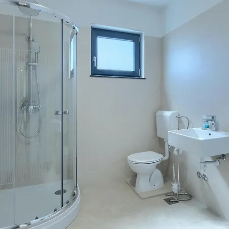 Amazing In With 4 Bedrooms 펜션 *