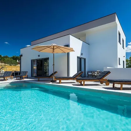 Holiday home Amazing In With 4 Bedrooms Pula