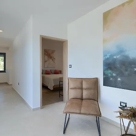 Amazing In With 4 Bedrooms Holiday home *