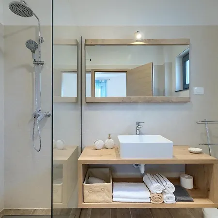 Amazing In With 4 Bedrooms *