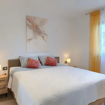 Amazing In With 4 Bedrooms * Pula