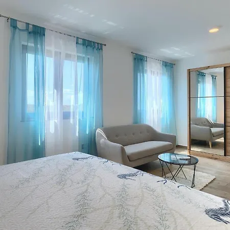 Holiday home Amazing In With 4 Bedrooms *
