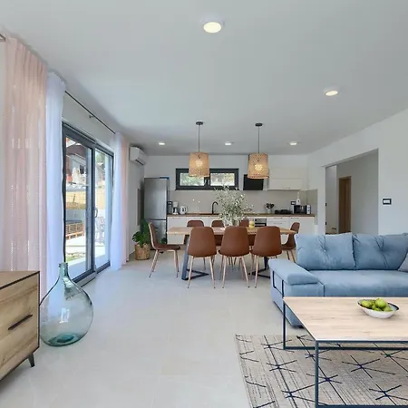 Amazing In With 4 Bedrooms Pula