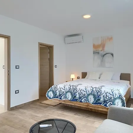 Amazing In With 4 Bedrooms * Pula