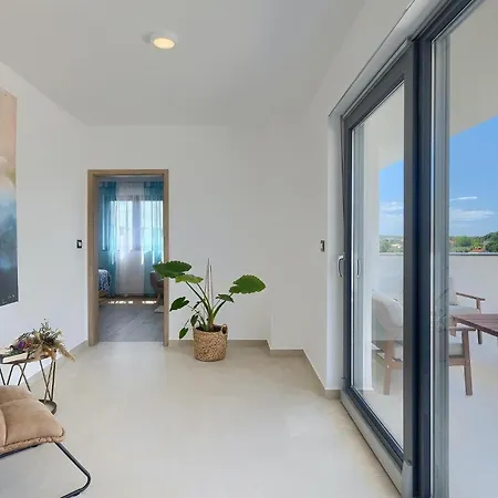 Amazing In With 4 Bedrooms *