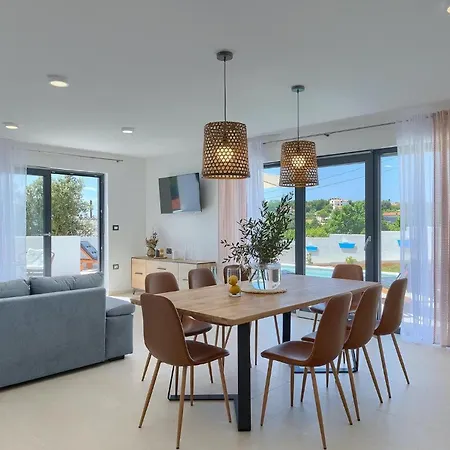 Holiday home Amazing In With 4 Bedrooms Pula