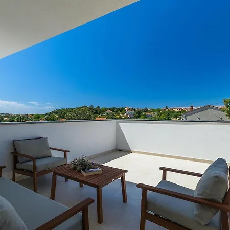 Amazing In With 4 Bedrooms *