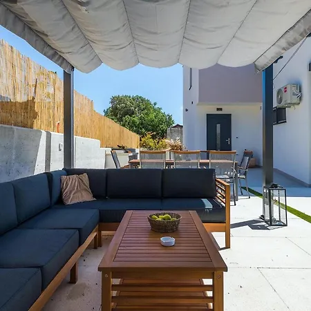Amazing In With 4 Bedrooms Pula