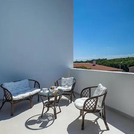 Amazing In With 4 Bedrooms *