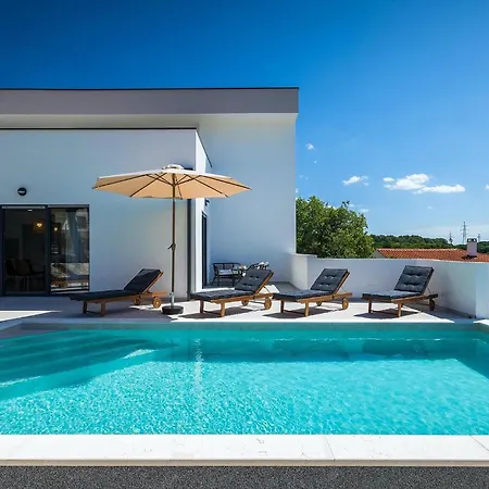 Amazing In With 4 Bedrooms *