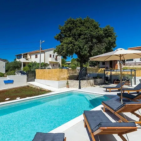Amazing In With 4 Bedrooms Pula