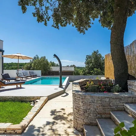 Holiday home Amazing In With 4 Bedrooms Pula